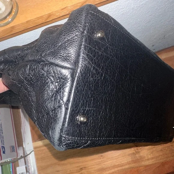 CHANEL On The Road Large Tote - Picture 8 of 15